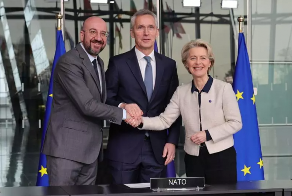„Putin a eșuat”. NATO și UE promit mai mult ajutor militar pentru Ucraina